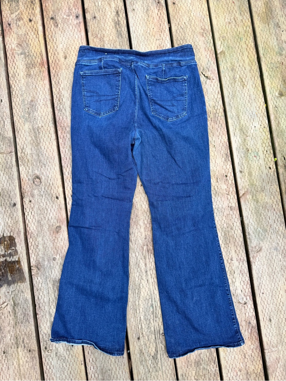 American Eagle Outfitters Women's Flare Jeans in Blue stretch waist - Picture 4 of 4
